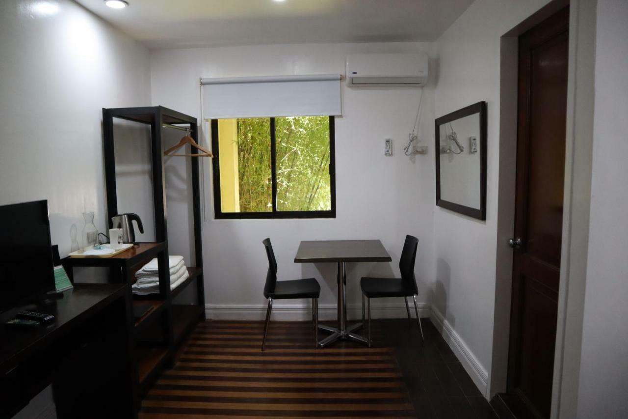 โดมิซิลิโอ ลอเรนโซ Hotel Davao ภายนอก รูปภาพ