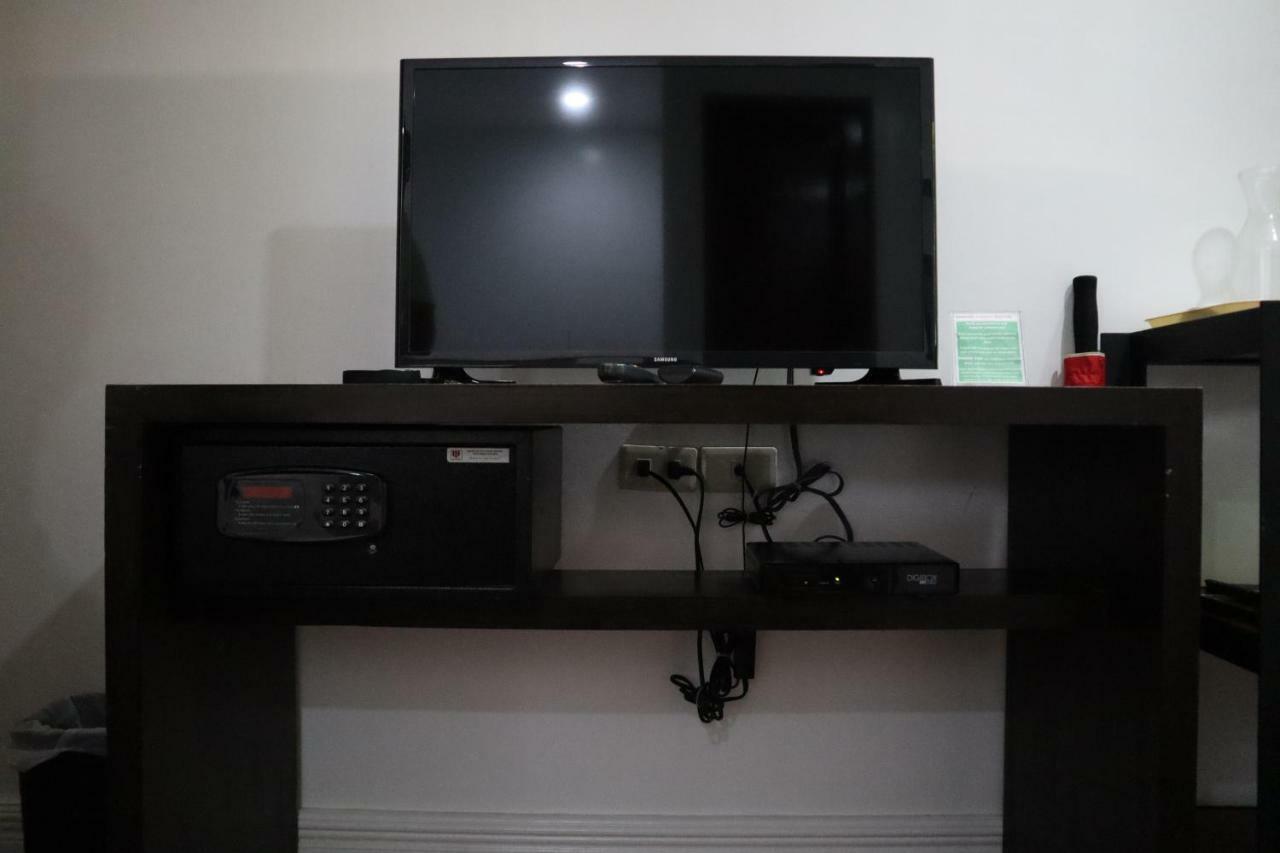 โดมิซิลิโอ ลอเรนโซ Hotel Davao ภายนอก รูปภาพ