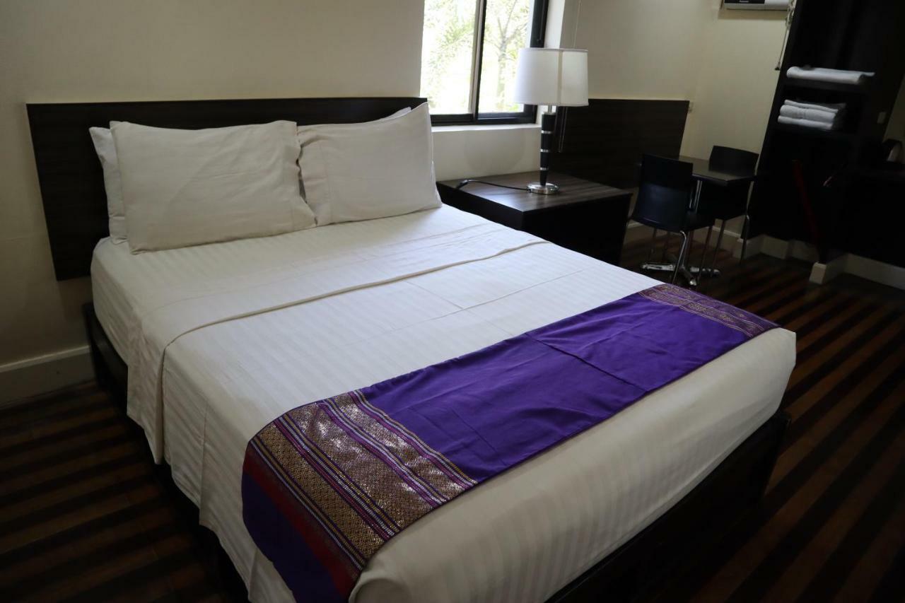 โดมิซิลิโอ ลอเรนโซ Hotel Davao ภายนอก รูปภาพ