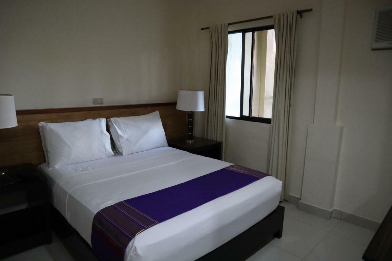 โดมิซิลิโอ ลอเรนโซ Hotel Davao ภายนอก รูปภาพ