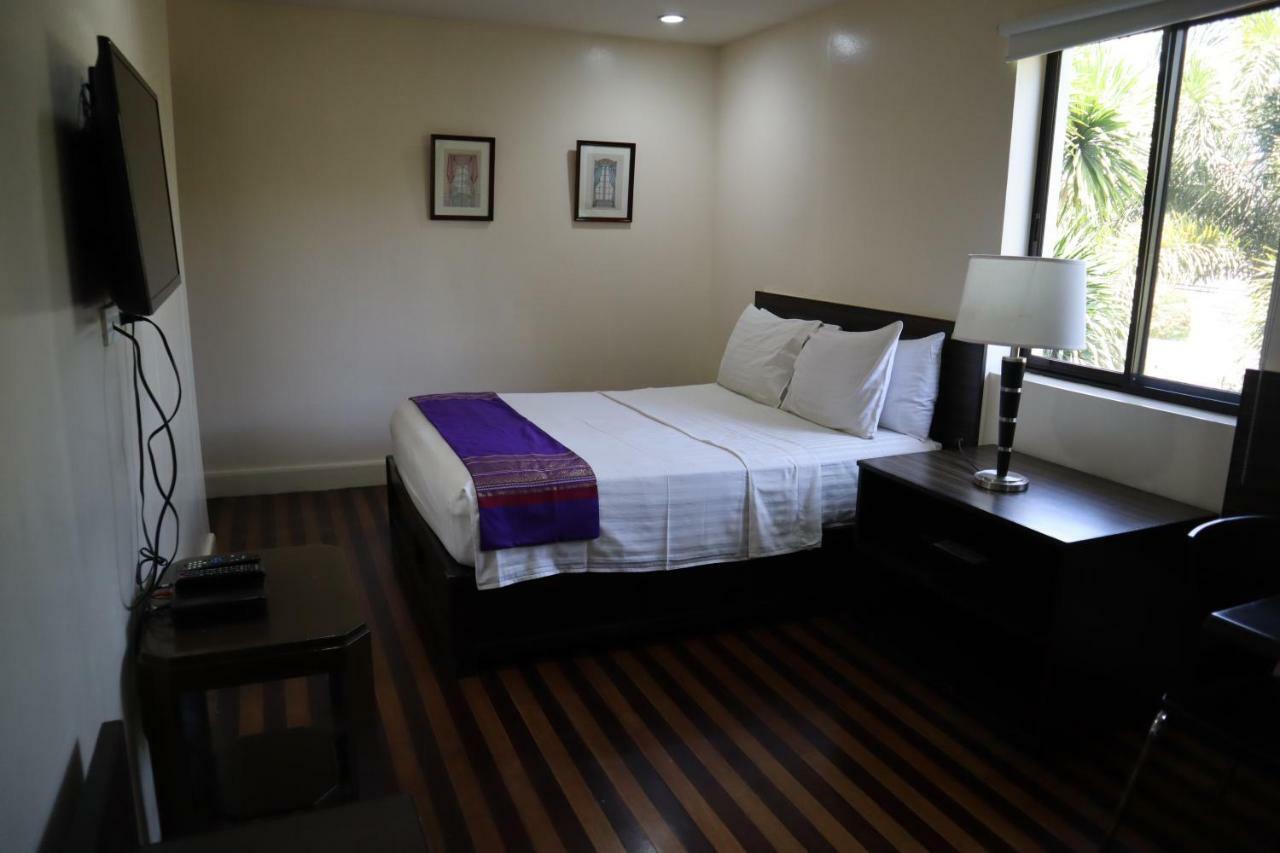 โดมิซิลิโอ ลอเรนโซ Hotel Davao ภายนอก รูปภาพ