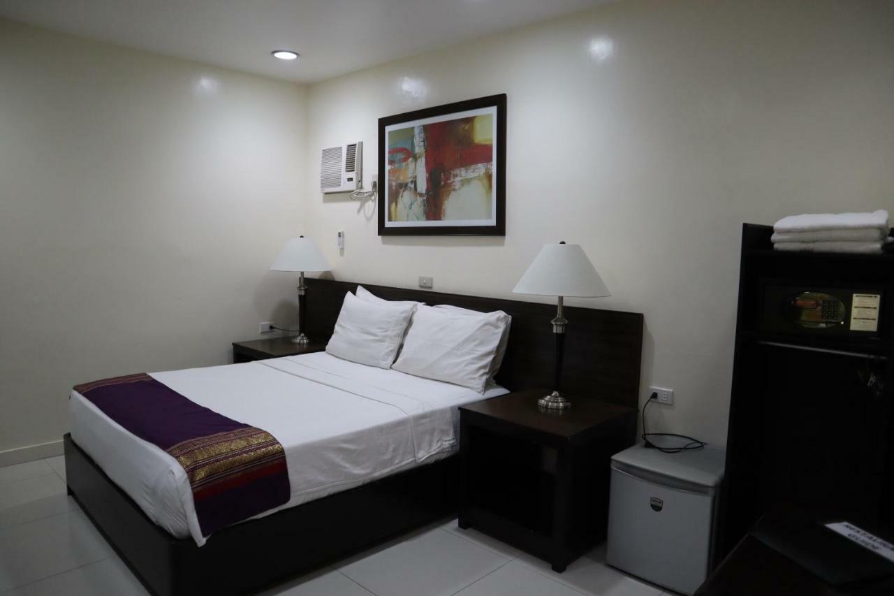 โดมิซิลิโอ ลอเรนโซ Hotel Davao ภายนอก รูปภาพ