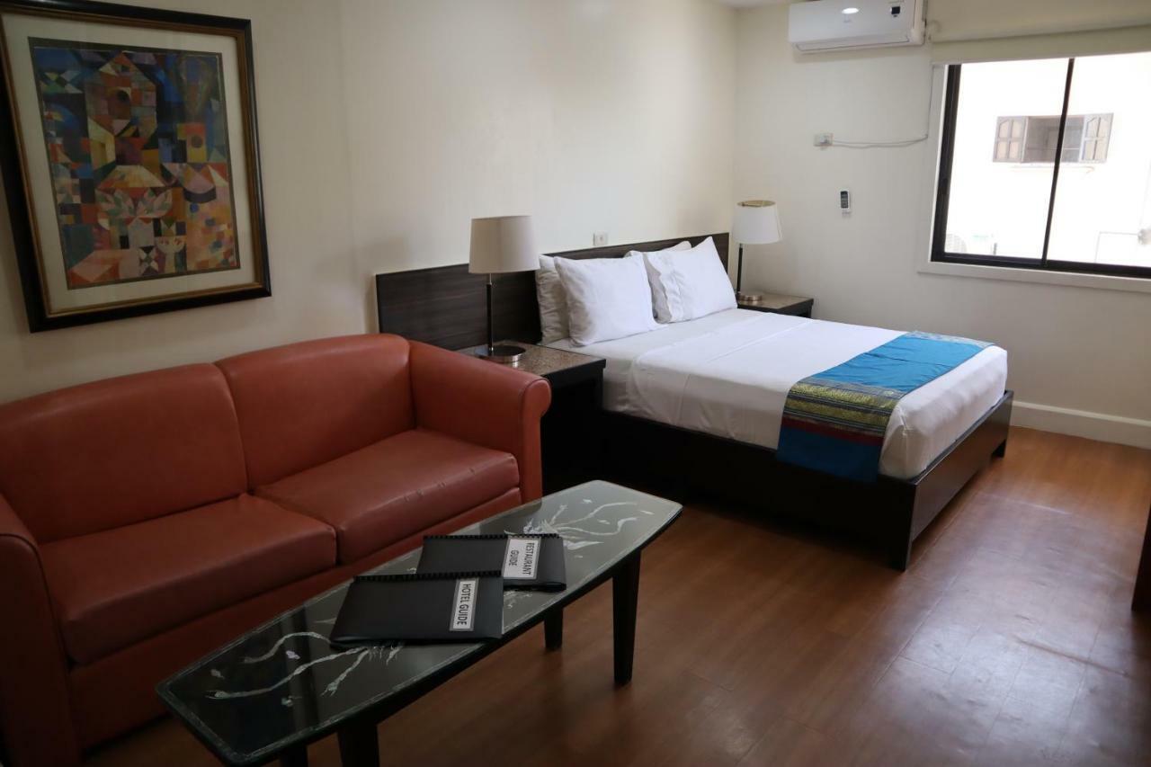 โดมิซิลิโอ ลอเรนโซ Hotel Davao ภายนอก รูปภาพ