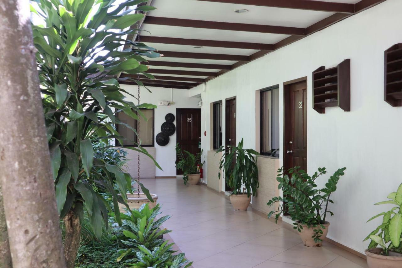 โดมิซิลิโอ ลอเรนโซ Hotel Davao ภายนอก รูปภาพ