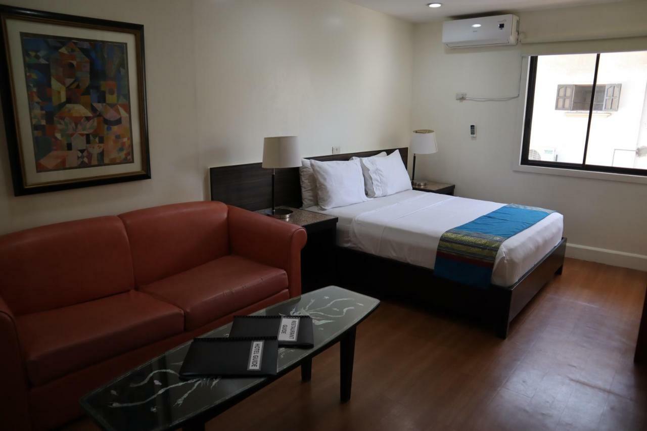 โดมิซิลิโอ ลอเรนโซ Hotel Davao ภายนอก รูปภาพ