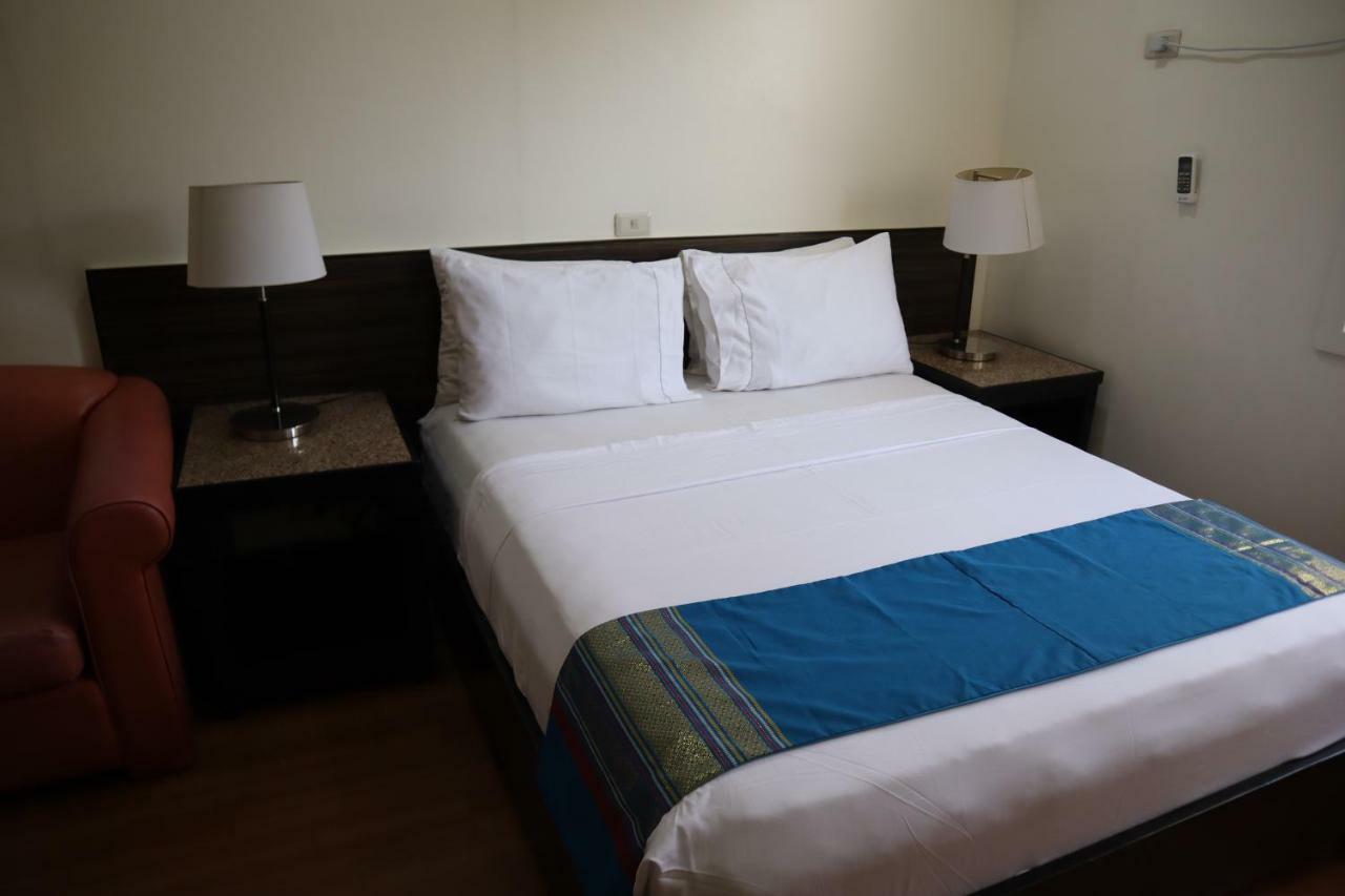โดมิซิลิโอ ลอเรนโซ Hotel Davao ภายนอก รูปภาพ