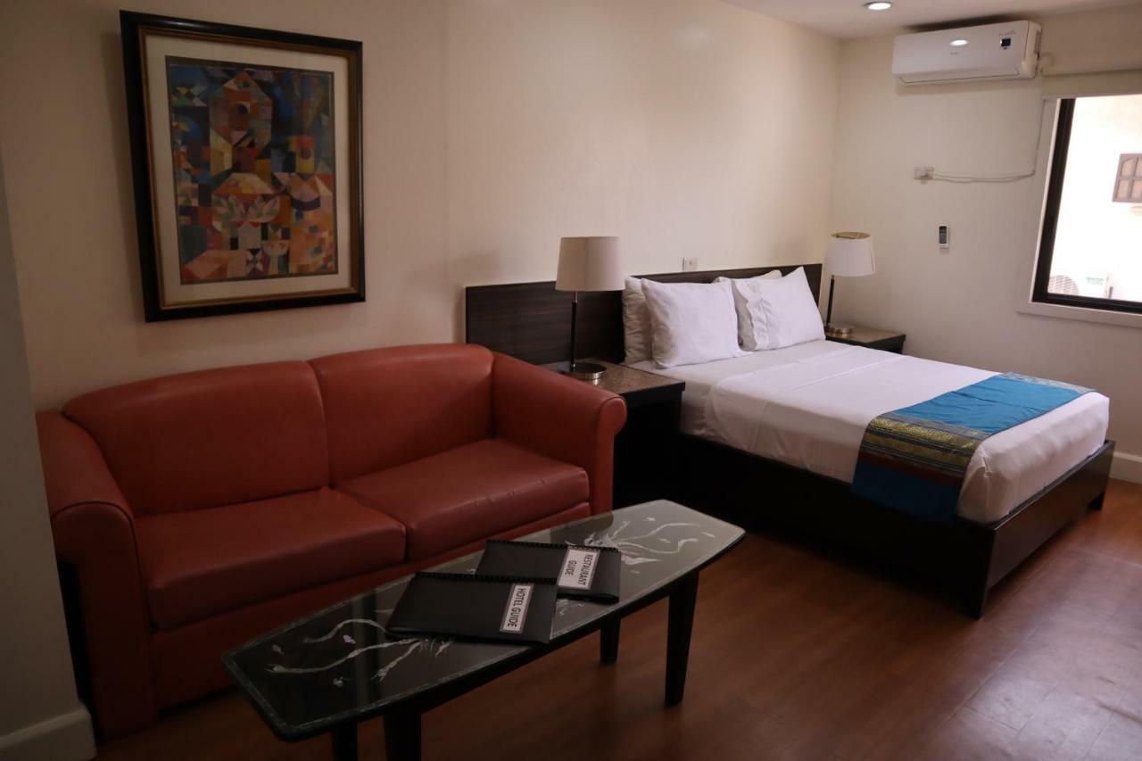 โดมิซิลิโอ ลอเรนโซ Hotel Davao ภายนอก รูปภาพ