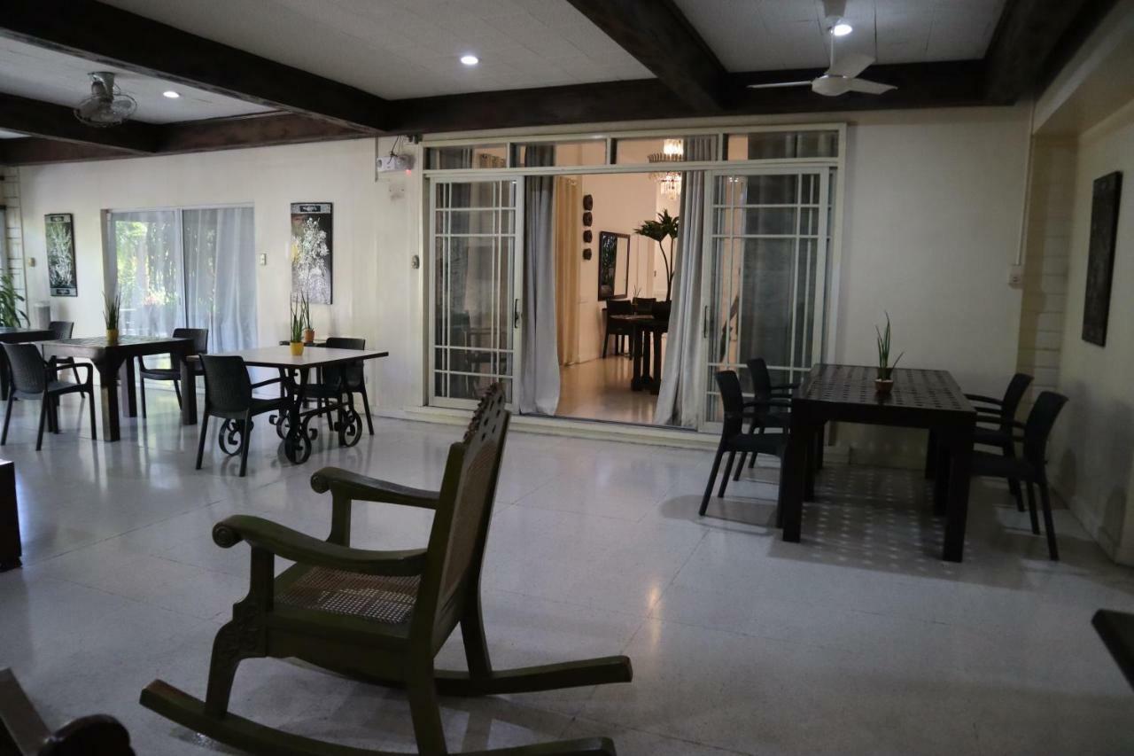 โดมิซิลิโอ ลอเรนโซ Hotel Davao ภายนอก รูปภาพ